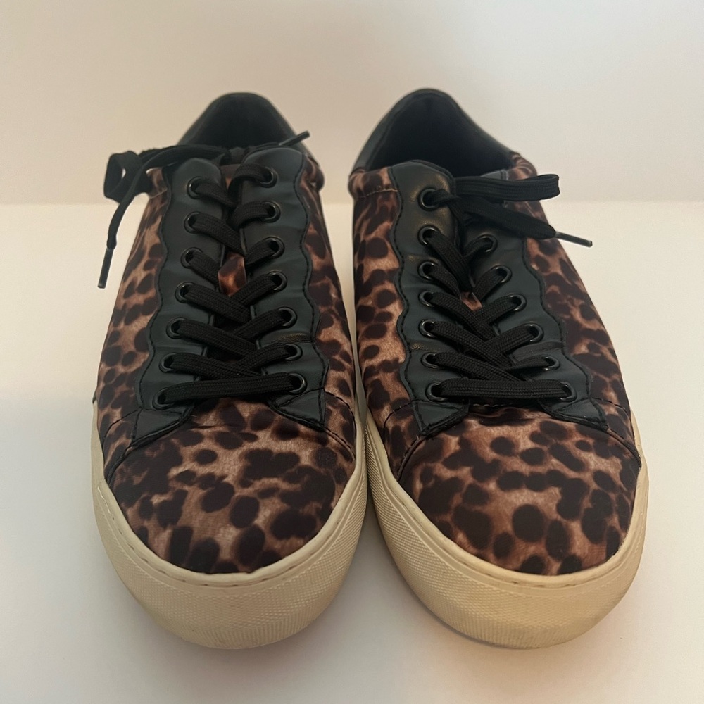 Vince Camuto Leopard Sneakers, size 8.5